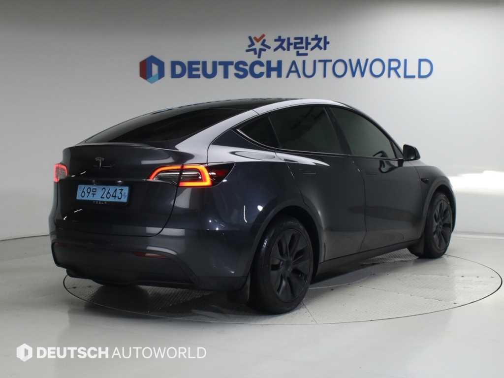 테슬라 모델 Y RWD 이미지 2