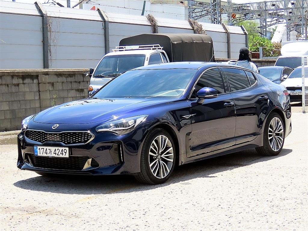 기아 스팅어 가솔린 2.0 터보 AWD 플래티넘 이미지 2
