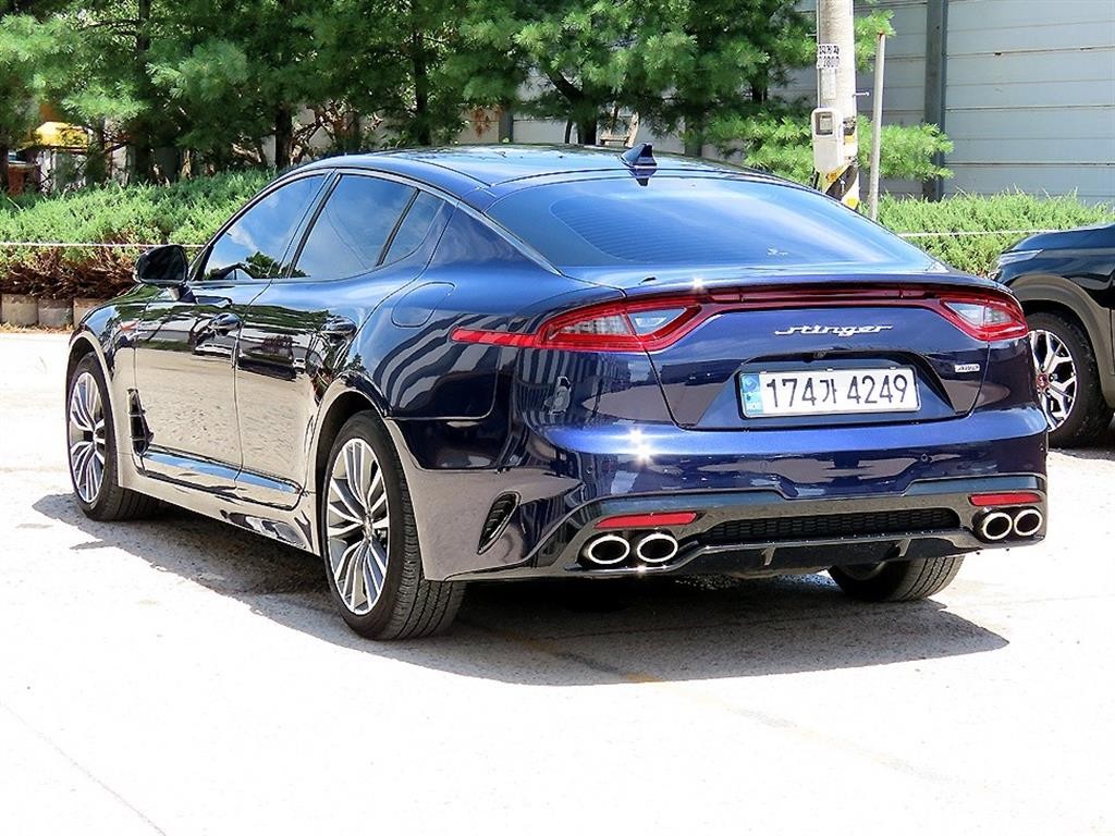 기아 스팅어 가솔린 2.0 터보 AWD 플래티넘 이미지 3