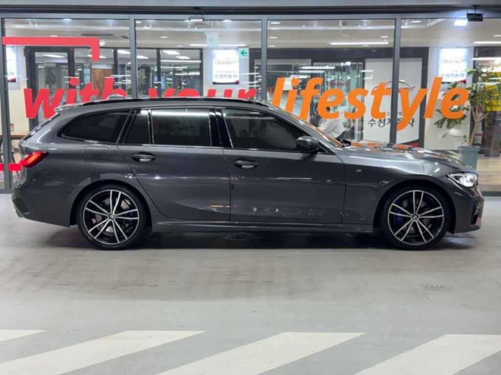 BMW 3시리즈 3시리즈 (G20) 320i 투어링 M 스포츠 이미지 3