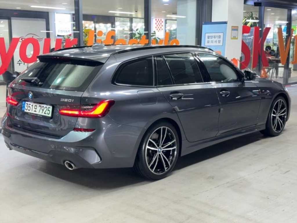 BMW 3시리즈 3시리즈 (G20) 320i 투어링 M 스포츠 이미지 4