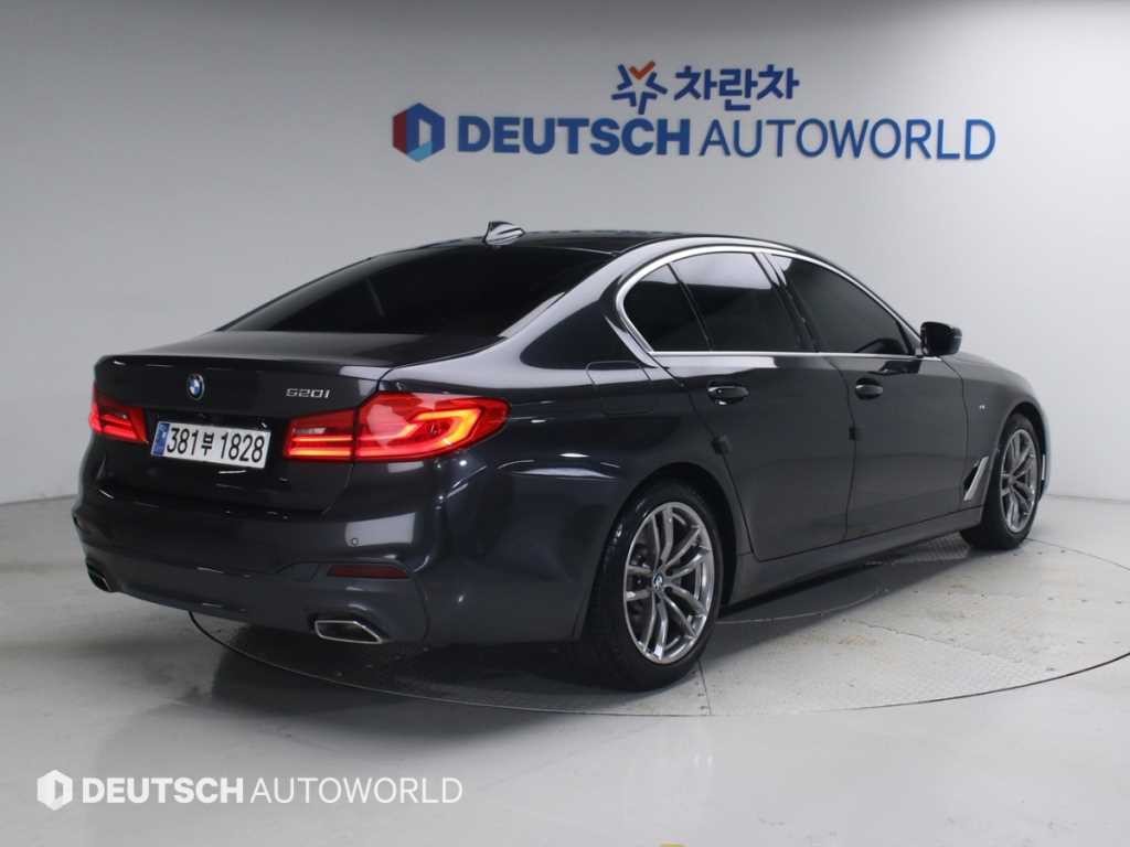 BMW 5시리즈 5시리즈 (G30) 520i M 스포츠 이미지 3