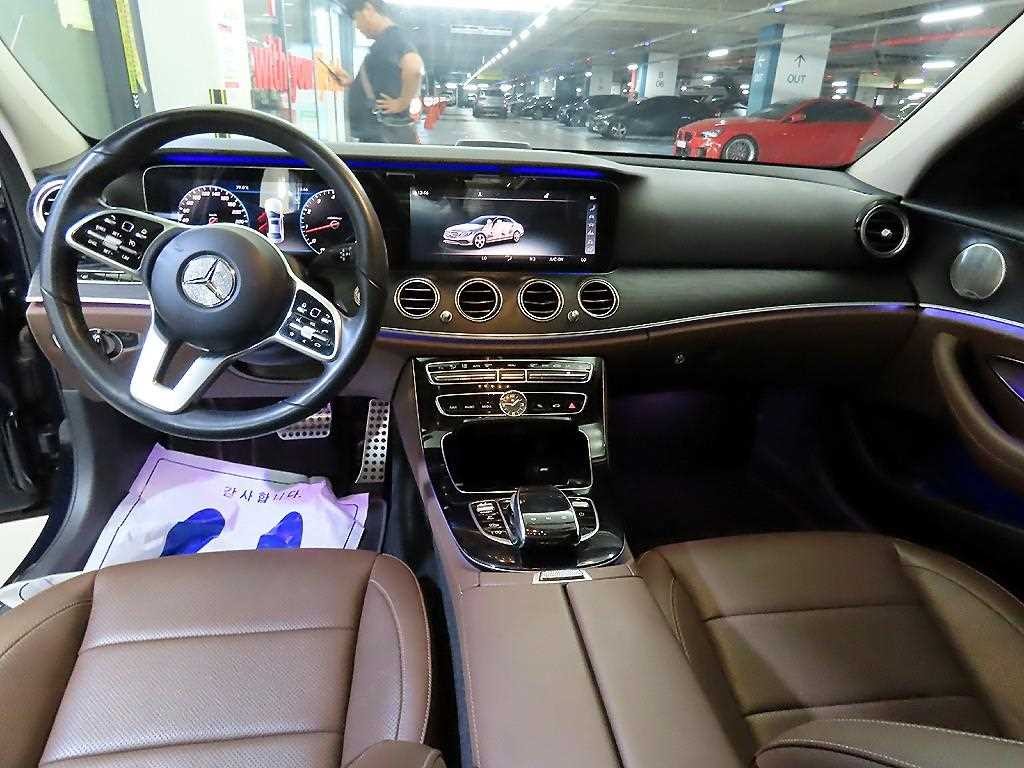 벤츠 E 클래스 E-클래스 W213 E300 4MATIC 아방가르드 이미지 10