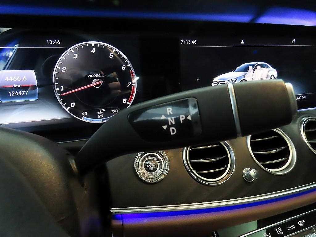 벤츠 E 클래스 E-클래스 W213 E300 4MATIC 아방가르드 이미지 12