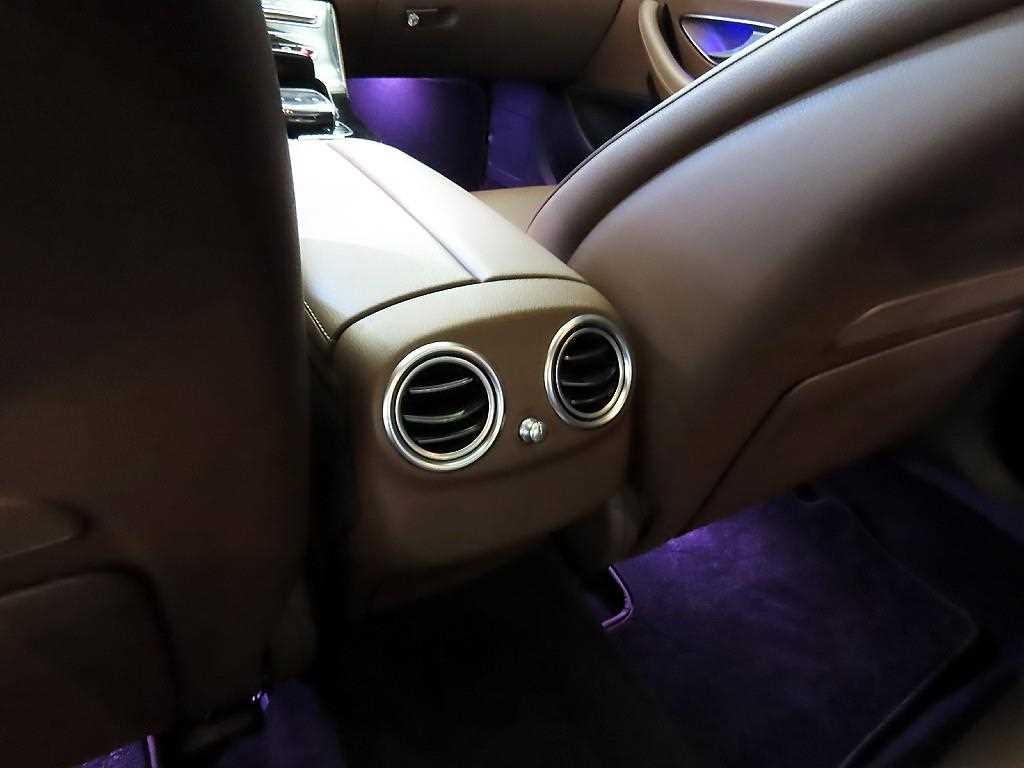 벤츠 E 클래스 E-클래스 W213 E300 4MATIC 아방가르드 이미지 15