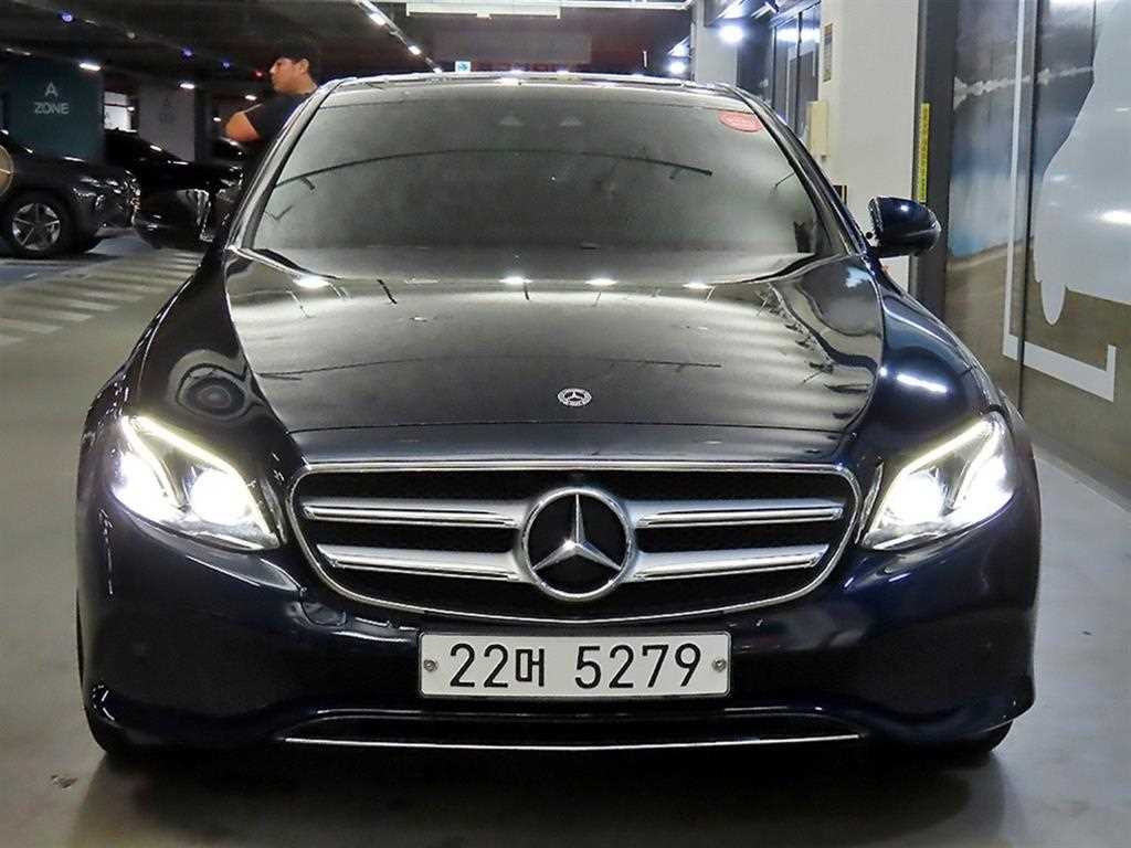 벤츠 E 클래스 E-클래스 W213 E300 4MATIC 아방가르드 이미지 2