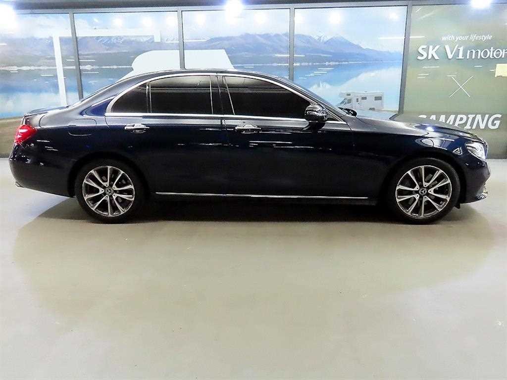 벤츠 E 클래스 E-클래스 W213 E300 4MATIC 아방가르드 이미지 3