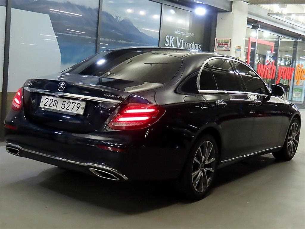 벤츠 E 클래스 E-클래스 W213 E300 4MATIC 아방가르드 이미지 4