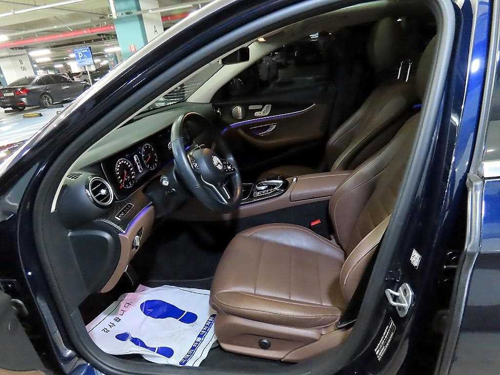 벤츠 E 클래스 E-클래스 W213 E300 4MATIC 아방가르드 이미지 6