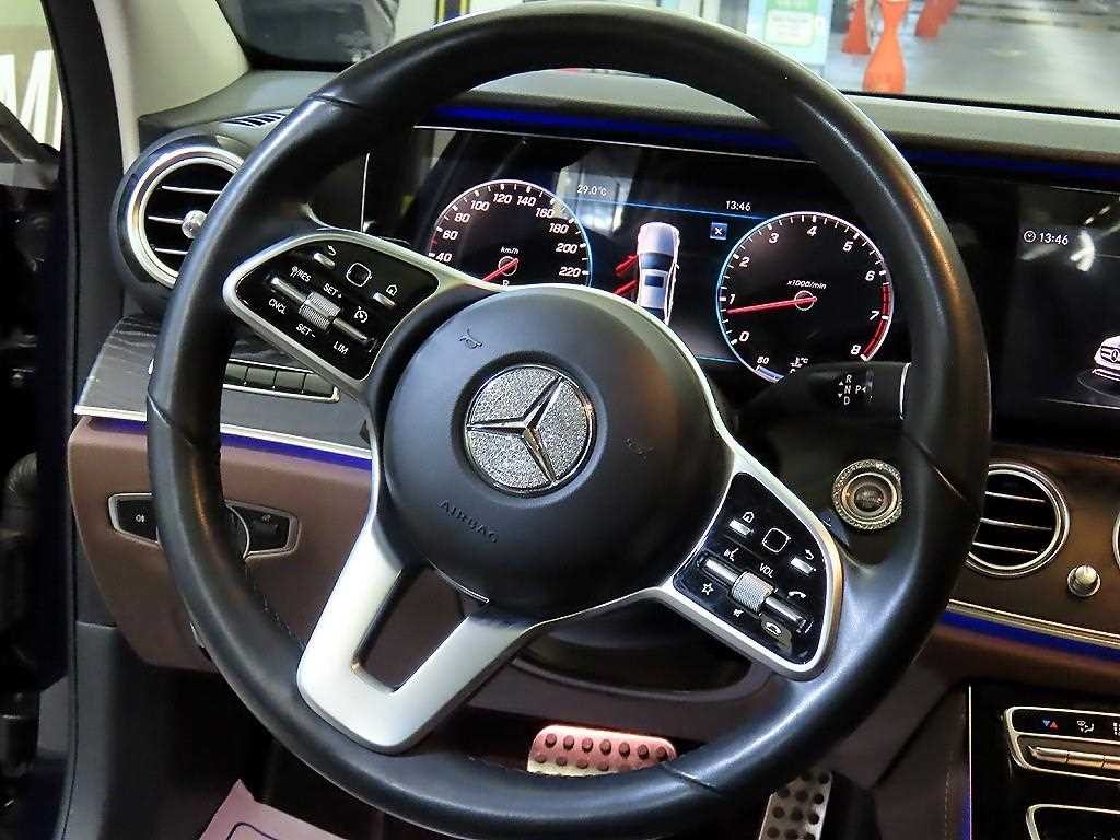 벤츠 E 클래스 E-클래스 W213 E300 4MATIC 아방가르드 이미지 8