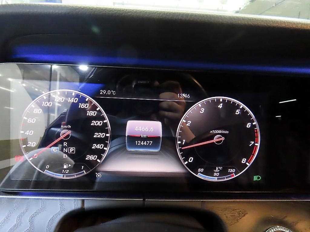 벤츠 E 클래스 E-클래스 W213 E300 4MATIC 아방가르드 이미지 9
