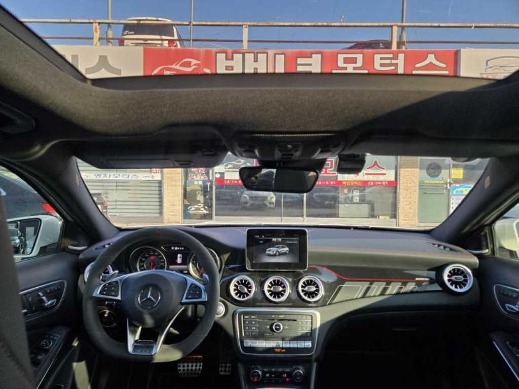 벤츠 GLA 클래스 GLA클래스 X156 GLA45 AMG 4MATIC 이미지 10