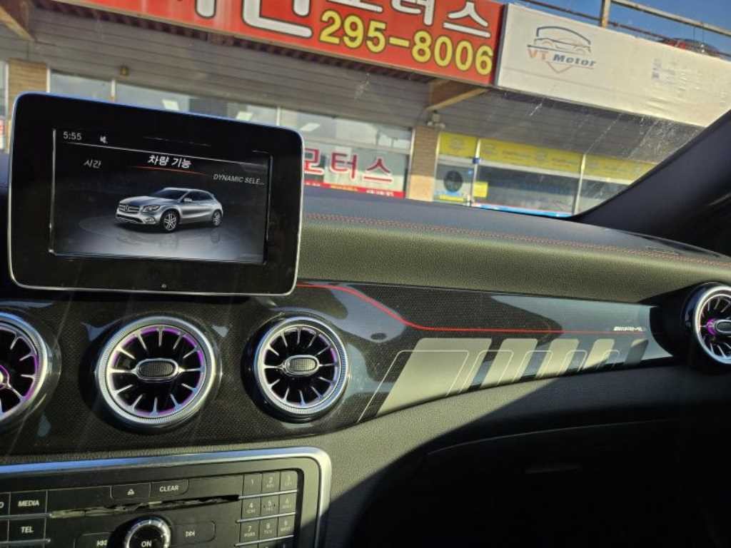벤츠 GLA 클래스 GLA클래스 X156 GLA45 AMG 4MATIC 이미지 11