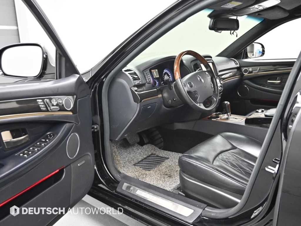 KG모빌리티(쌍용) 체어맨 뉴체어맨W 가솔린 4WD CW700 4TRONIC VIP 이미지 11
