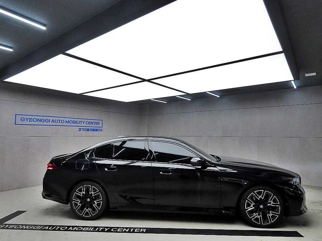BMW 5시리즈 5시리즈 (G60) 530i xDrive M 스포츠 프로 스페셜 에디션 이미지 2