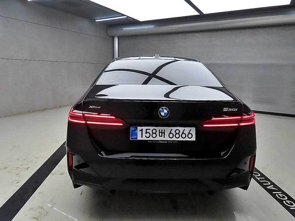 BMW 5시리즈 5시리즈 (G60) 530i xDrive M 스포츠 프로 스페셜 에디션 이미지 3