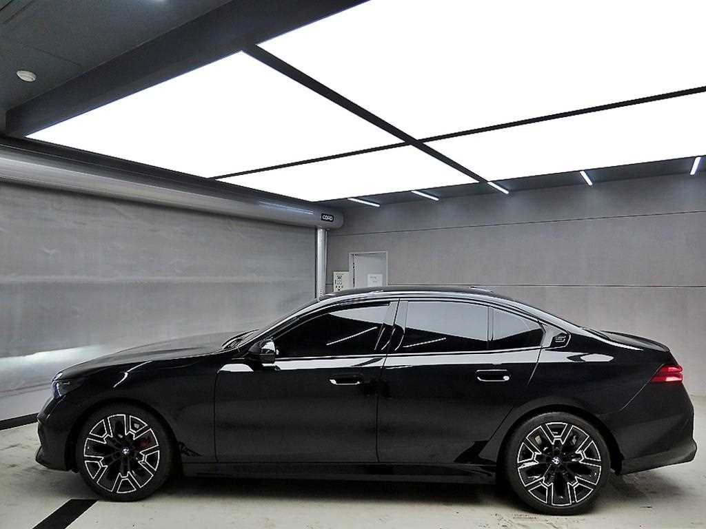 BMW 5시리즈 5시리즈 (G60) 530i xDrive M 스포츠 프로 스페셜 에디션 이미지 4