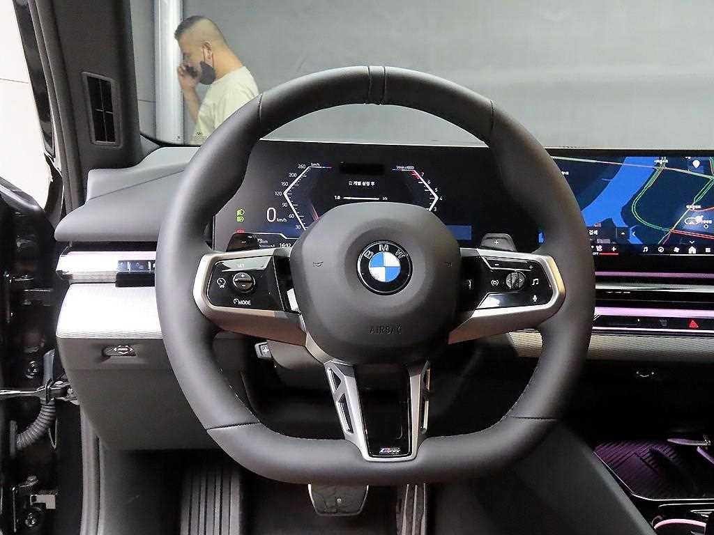 BMW 5시리즈 5시리즈 (G60) 530i xDrive M 스포츠 프로 스페셜 에디션 이미지 9