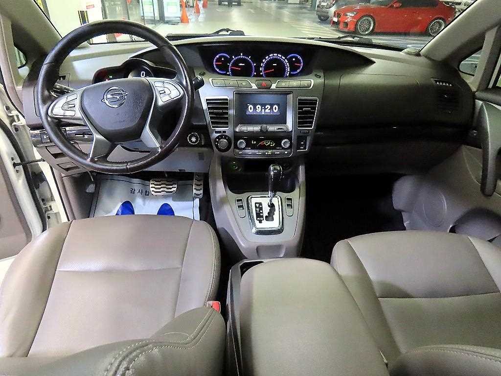 KG모빌리티(쌍용) 코란도 코란도투리스모 4WD RX 플러스 9인승 이미지 10