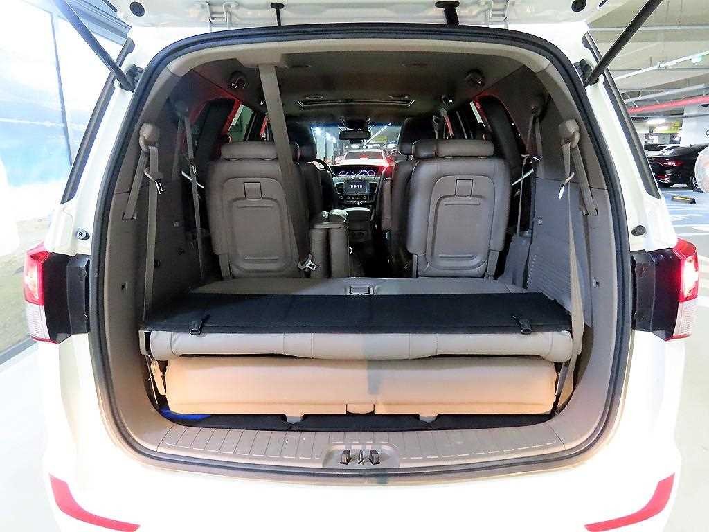 KG모빌리티(쌍용) 코란도 코란도투리스모 4WD RX 플러스 9인승 이미지 18