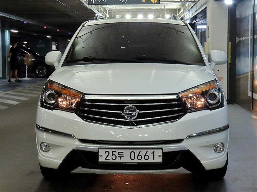 KG모빌리티(쌍용) 코란도 코란도투리스모 4WD RX 플러스 9인승 이미지 2