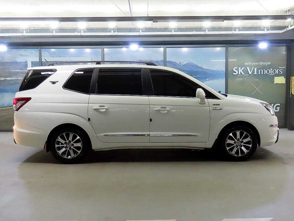 KG모빌리티(쌍용) 코란도 코란도투리스모 4WD RX 플러스 9인승 이미지 3