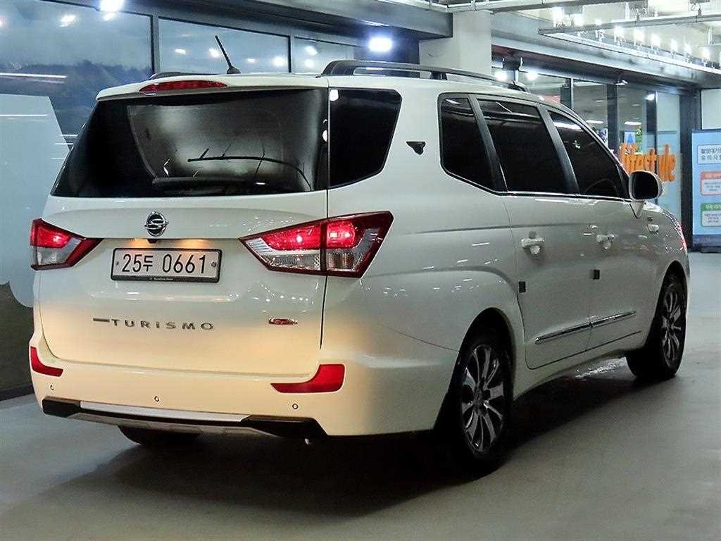KG모빌리티(쌍용) 코란도 코란도투리스모 4WD RX 플러스 9인승 이미지 4