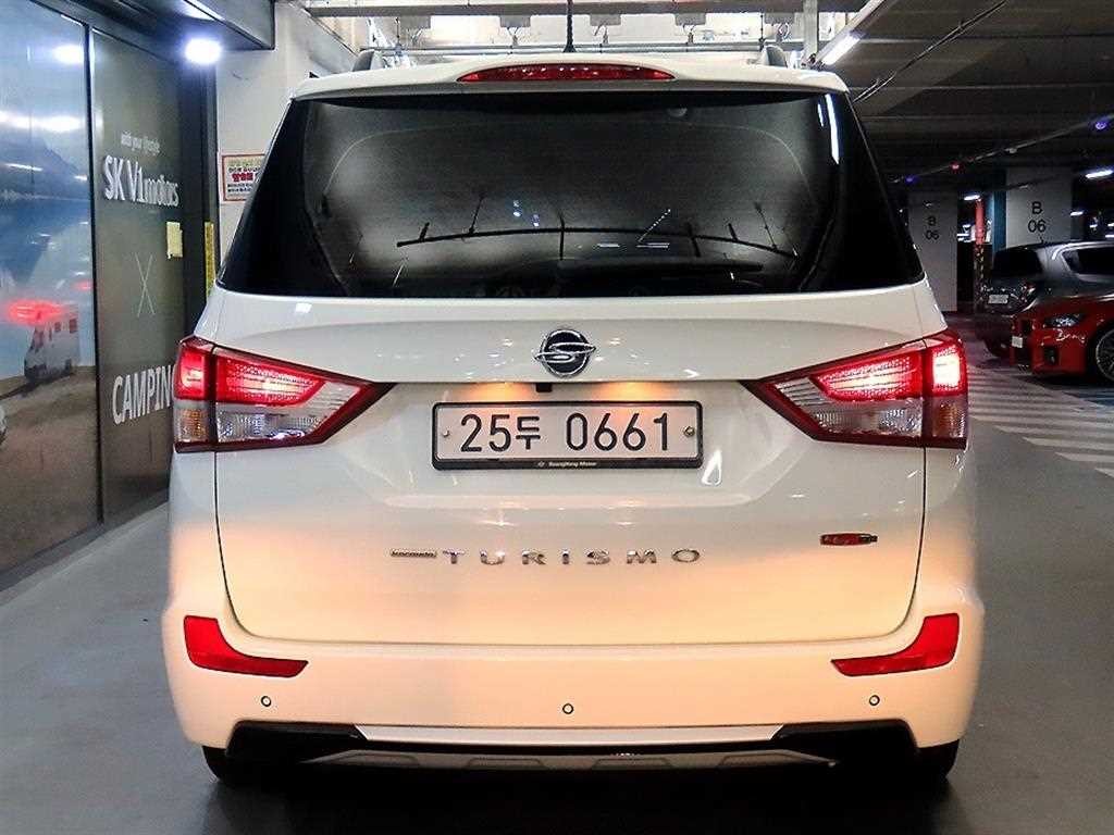 KG모빌리티(쌍용) 코란도 코란도투리스모 4WD RX 플러스 9인승 이미지 5
