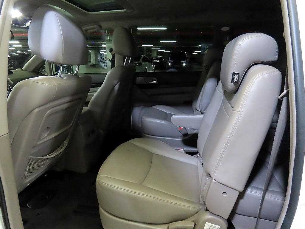 KG모빌리티(쌍용) 코란도 코란도투리스모 4WD RX 플러스 9인승 이미지 7