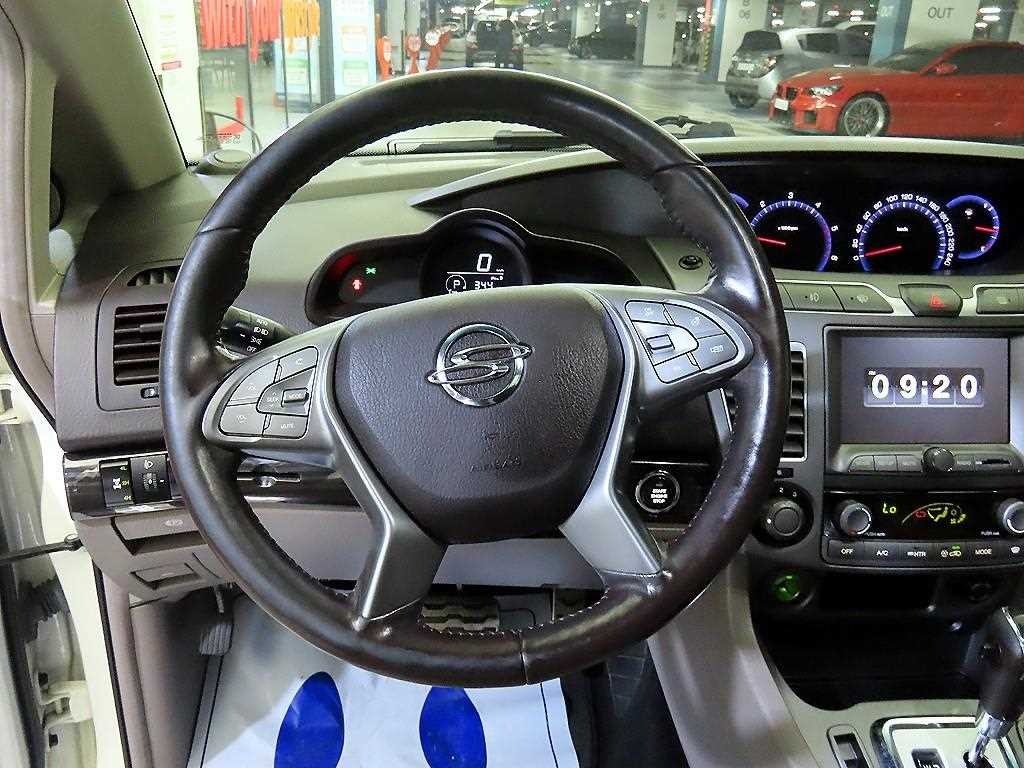 KG모빌리티(쌍용) 코란도 코란도투리스모 4WD RX 플러스 9인승 이미지 8