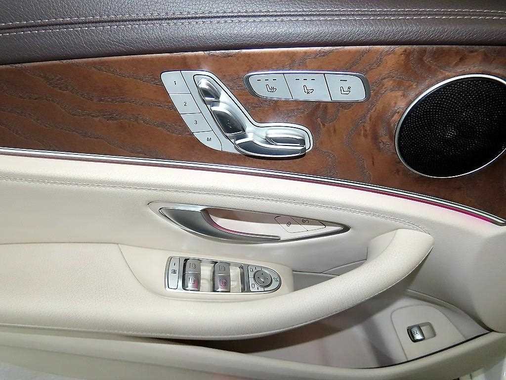 벤츠 E 클래스 E-클래스 W213 E300 아방가르드 이미지 14