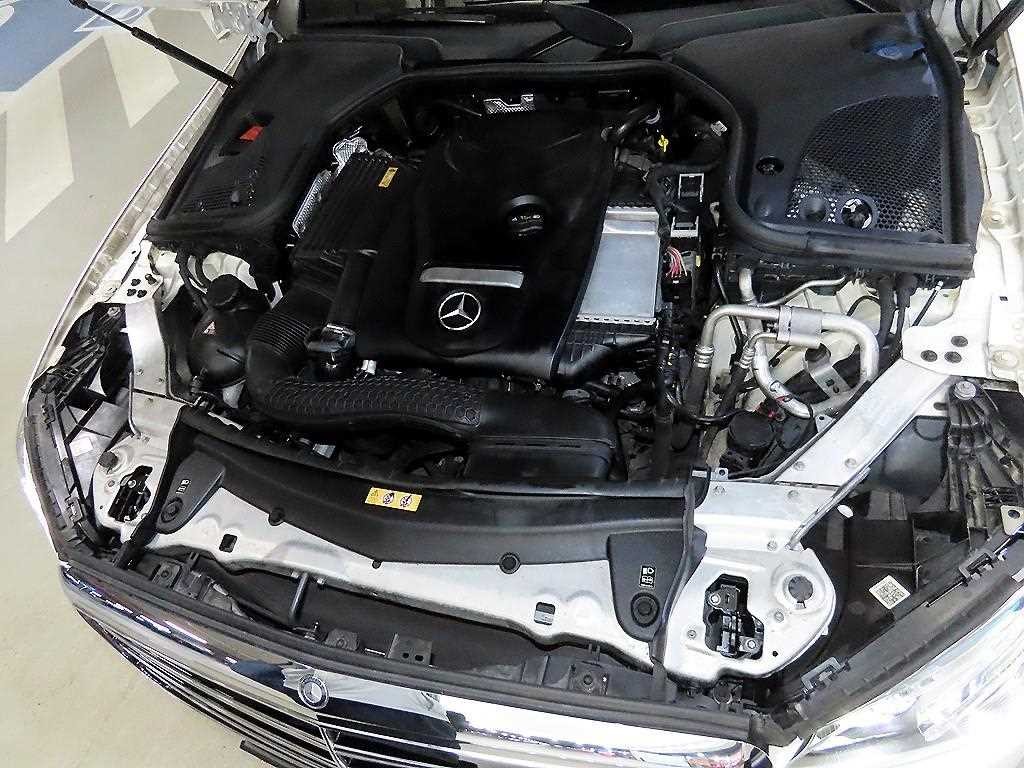 벤츠 E 클래스 E-클래스 W213 E300 아방가르드 이미지 19