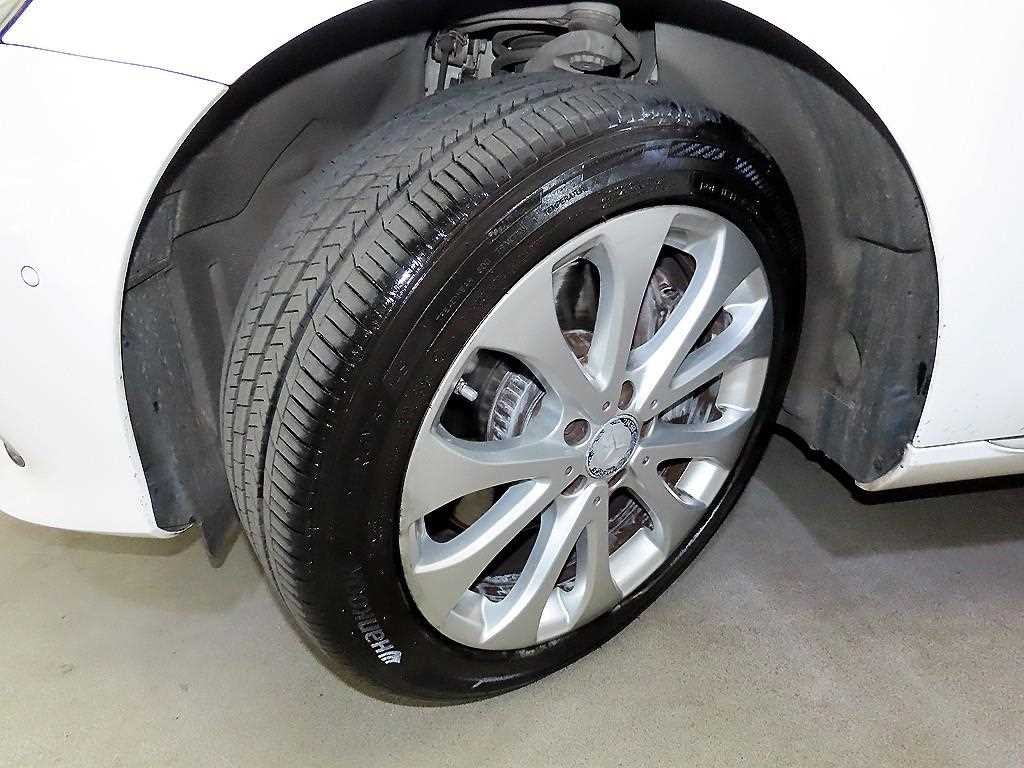 벤츠 E 클래스 E-클래스 W213 E300 아방가르드 이미지 20