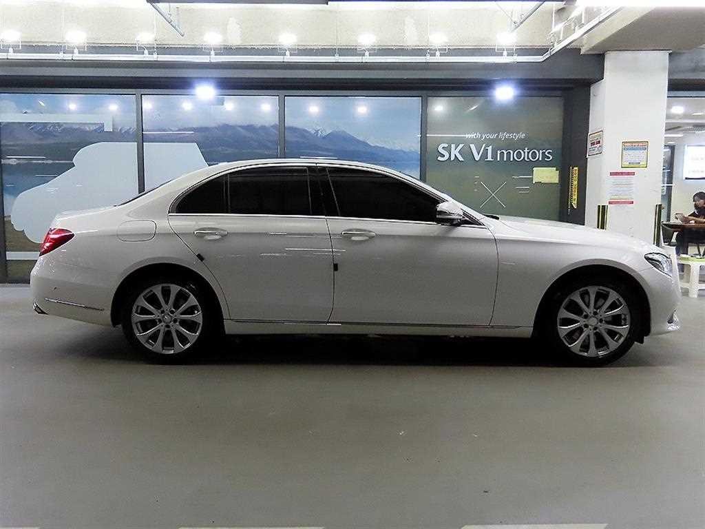 벤츠 E 클래스 E-클래스 W213 E300 아방가르드 이미지 4