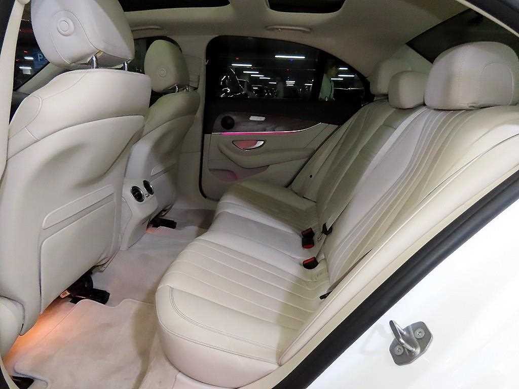벤츠 E 클래스 E-클래스 W213 E300 아방가르드 이미지 8