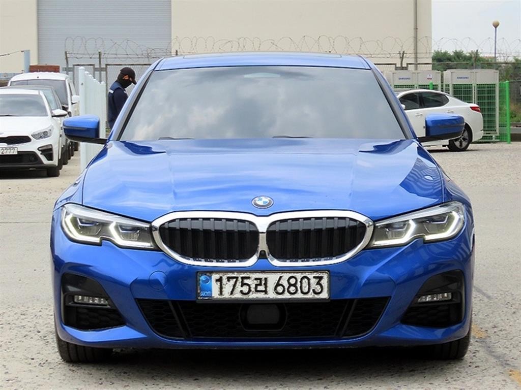 BMW 3시리즈 3시리즈 (G20) 320i M 스포츠 이미지 1