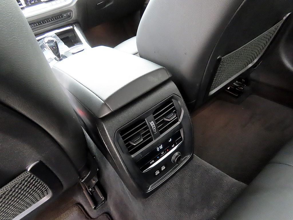BMW 3시리즈 3시리즈 (G20) 320i M 스포츠 이미지 17