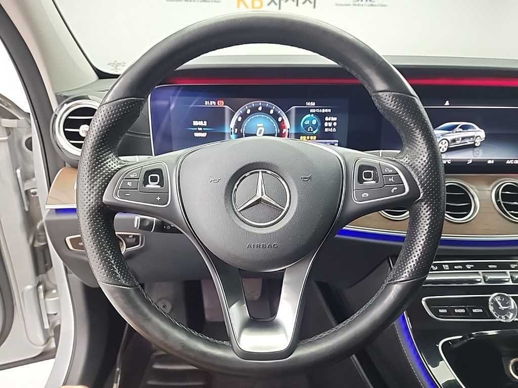 벤츠 E 클래스 E-클래스 W213 E300 4MATIC 익스클루시브 이미지 9