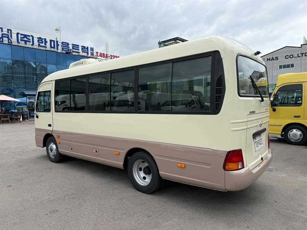 중대형버스 소형현대버스 뉴카운티 단축 STD 25인승 이미지 4