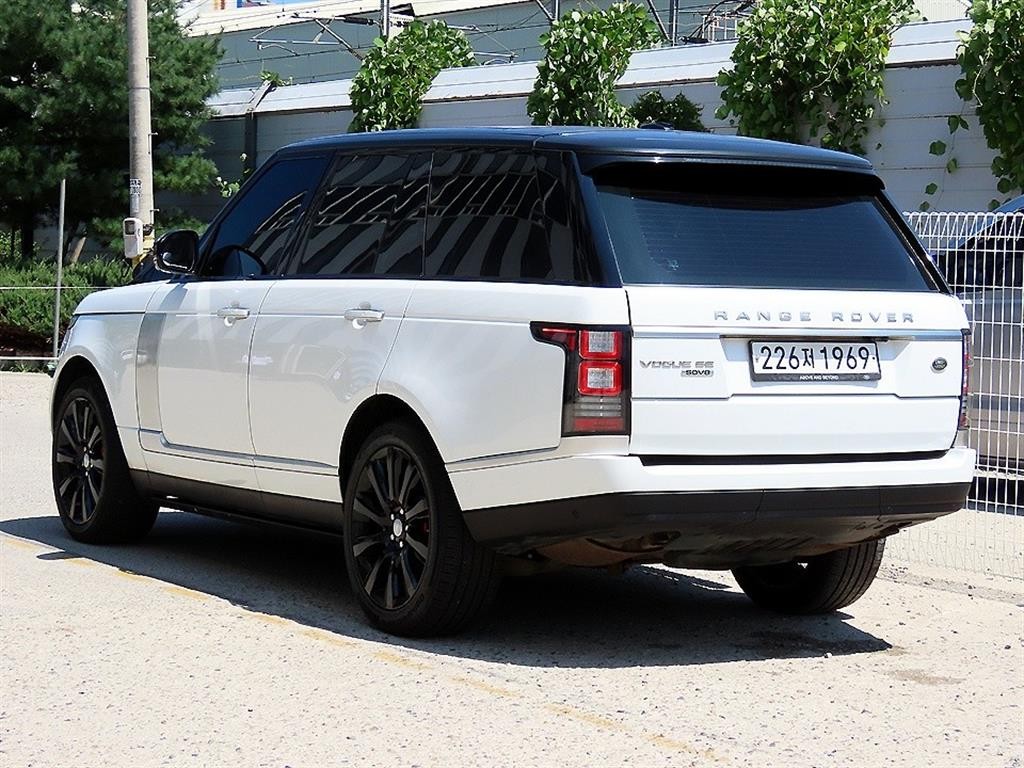 랜드로버 레인지로버 레인지로버 4세대 4.4 SDV8 VOGUE SE 디젤 이미지 3