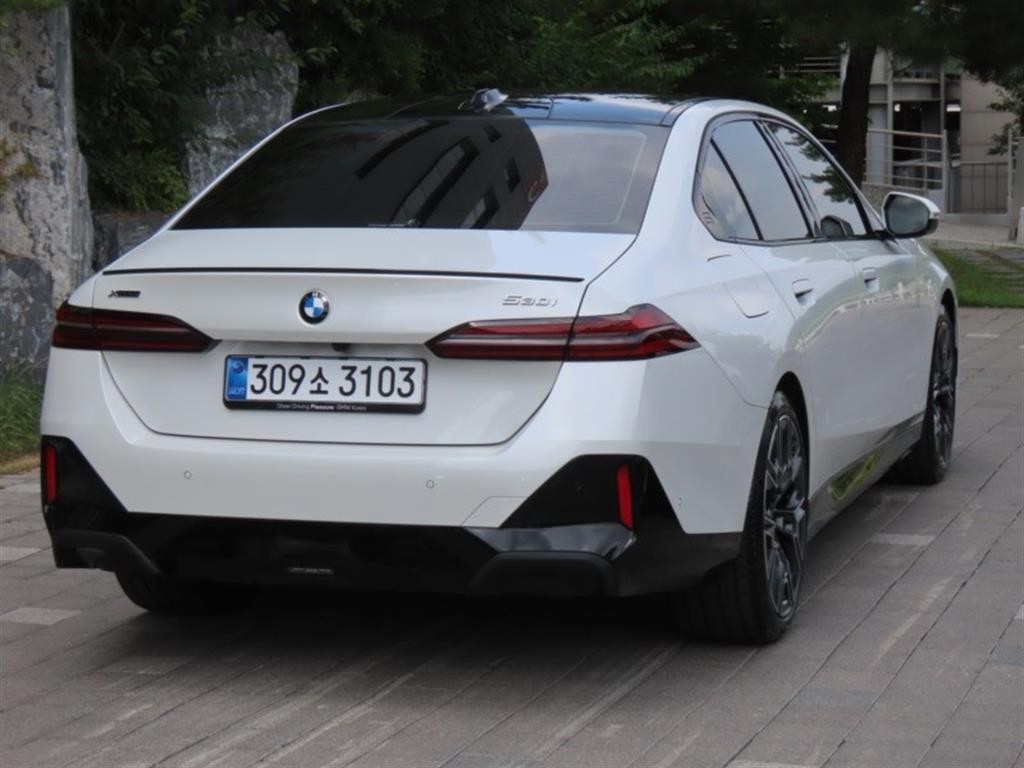 BMW 5시리즈 5시리즈 (G60) 530i xDrive M 스포츠 프로 스페셜 에디션 이미지 3