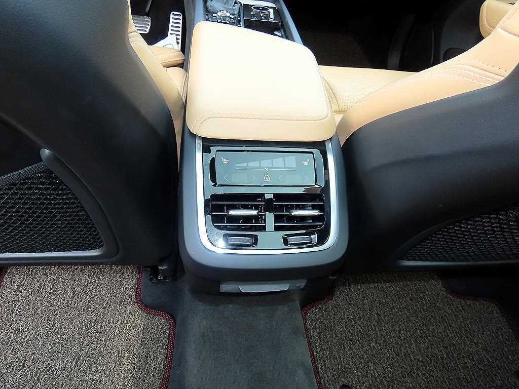 볼보 XC60 XC60(2세대) D5 AWD 인스크립션 이미지 14