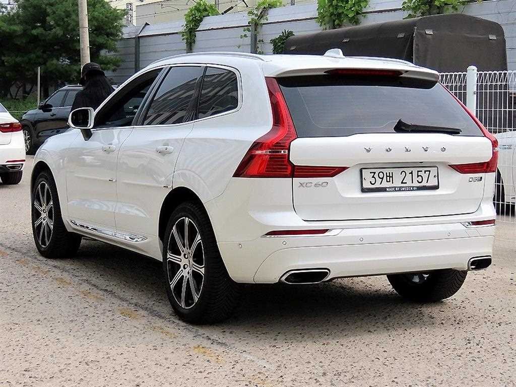 볼보 XC60 XC60(2세대) D5 AWD 인스크립션 이미지 3