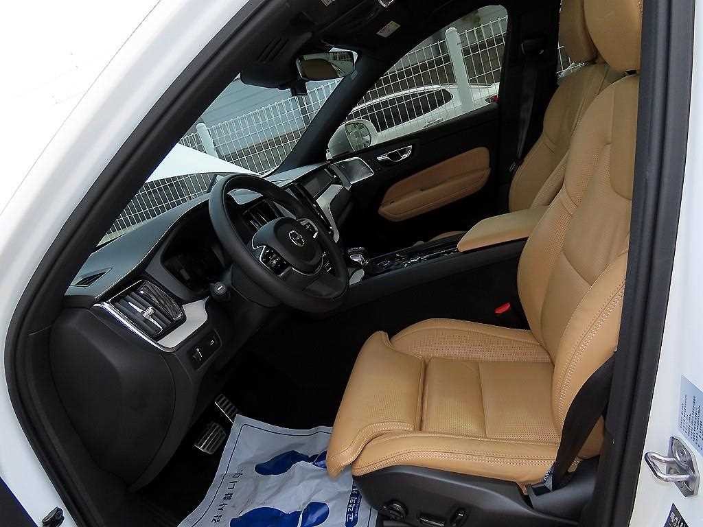 볼보 XC60 XC60(2세대) D5 AWD 인스크립션 이미지 5