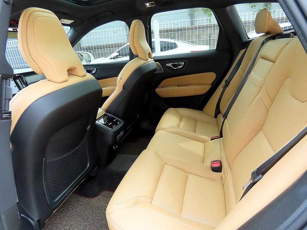 볼보 XC60 XC60(2세대) D5 AWD 인스크립션 이미지 6