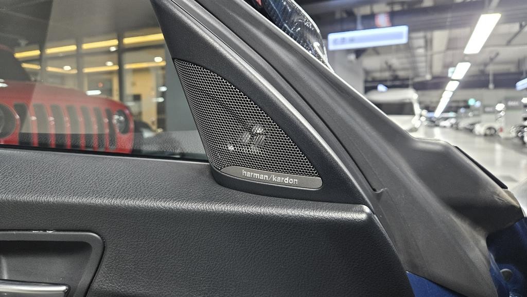 BMW 2시리즈 M2 (F87) 쿠페 M 퍼포먼스 스티어링 휠 에디션 이미지 11