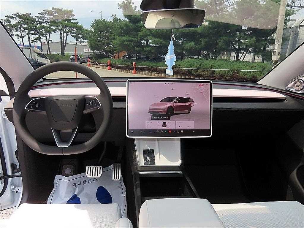 테슬라 모델 Y RWD 이미지 7