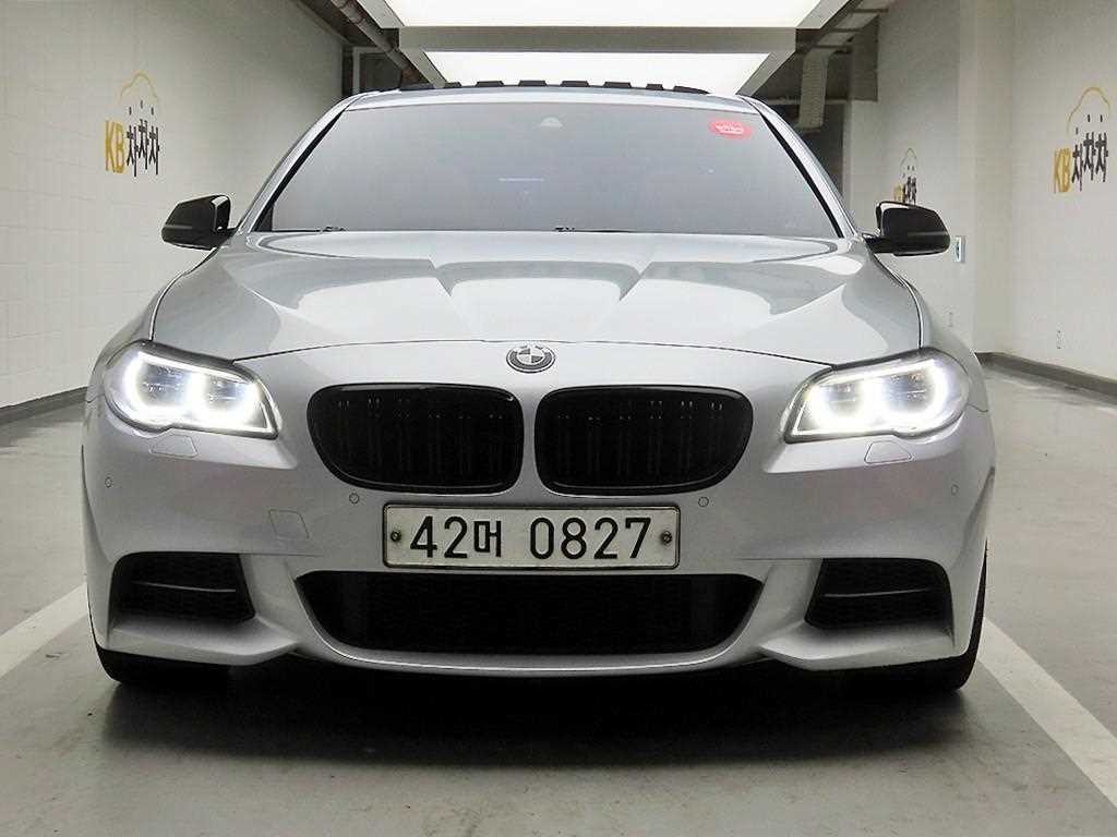 BMW 5시리즈 5시리즈 (F10) M550d xDrive M 에어로다이나믹 이미지 1