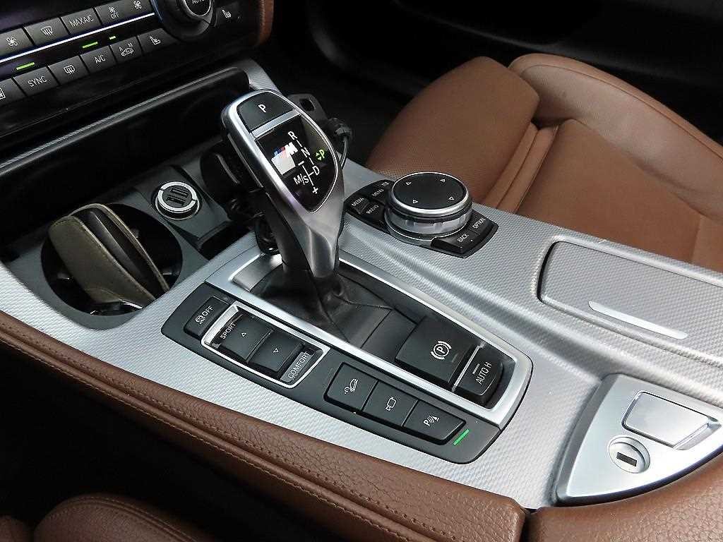 BMW 5시리즈 5시리즈 (F10) M550d xDrive M 에어로다이나믹 이미지 10