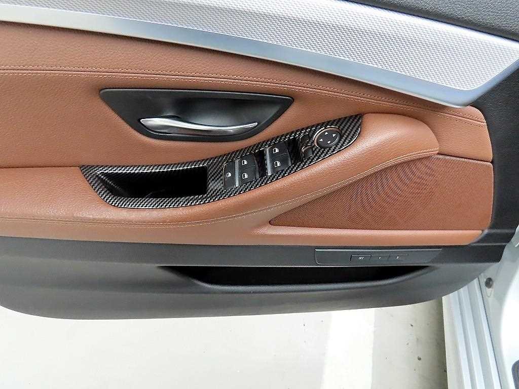 BMW 5시리즈 5시리즈 (F10) M550d xDrive M 에어로다이나믹 이미지 11